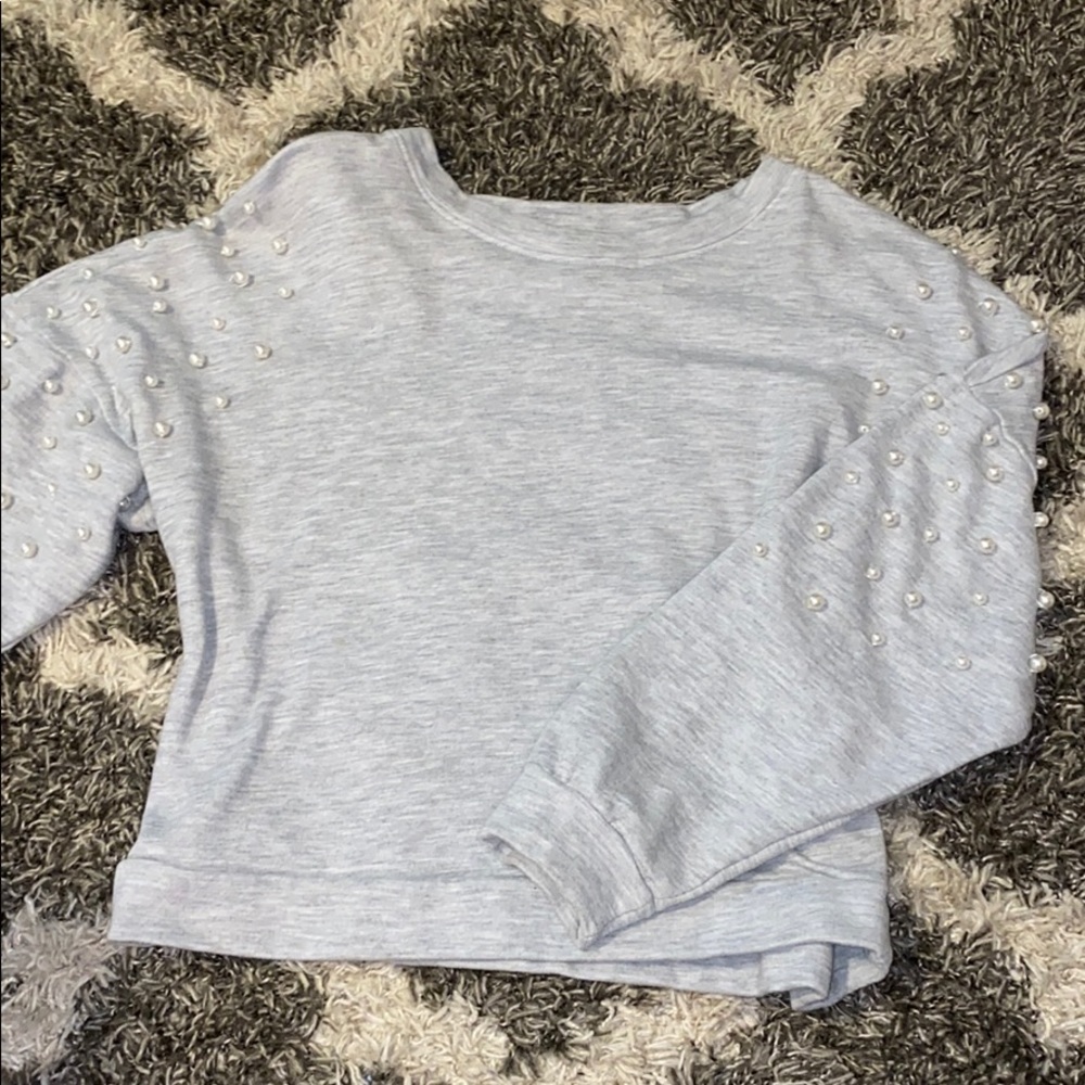 Pearl trim top 😍